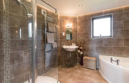 Hillend Farm House - Photo 18