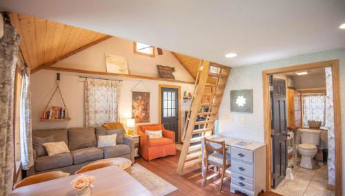 New River Views & Access - Hot Tub, Gazebo, Fire Pit, Next to Riverside Canoeing! - Foto 3