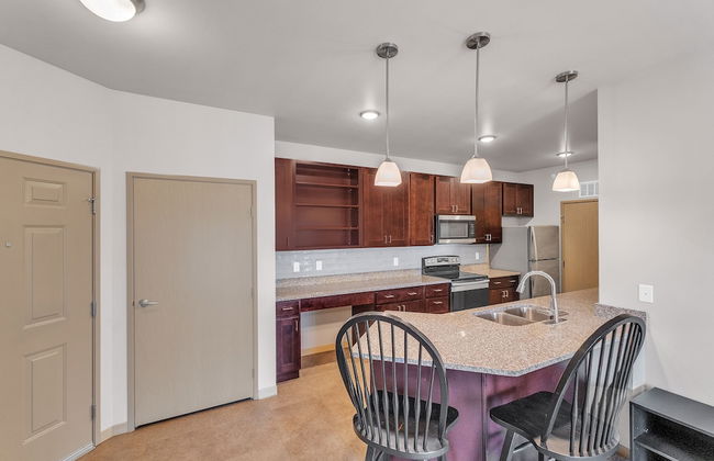 Luxurious 1 Bed 1 Bath Apartment At The Meadows 1 Bedroom Apts by FlexHaus - Photo 4