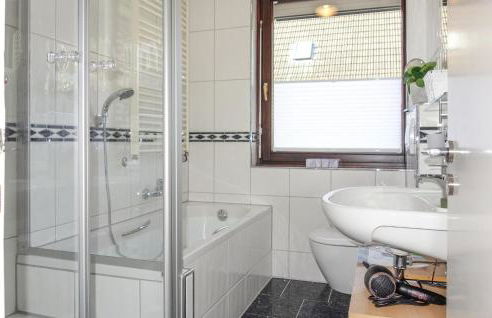 2 Bedroom Cozy Apartment In Finnentrop - Foto 17