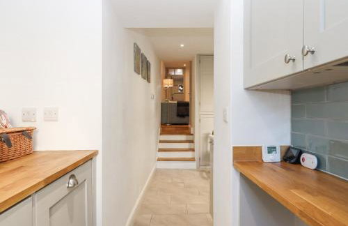 The Cottage on The Square - Photo 15