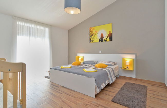 House 1384 - Photo 3