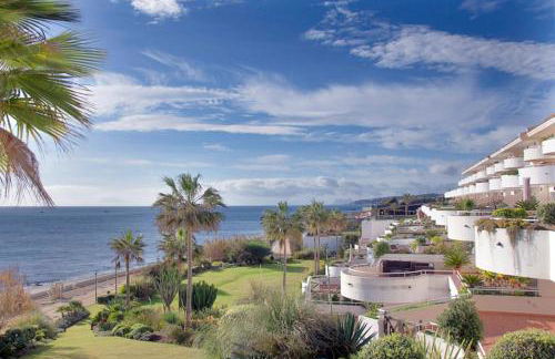 Stunning unobstructed 180 degree sea view apartment with 100 square meters terrace - Costa del Sol - Estepona- Long Term - Photo 23