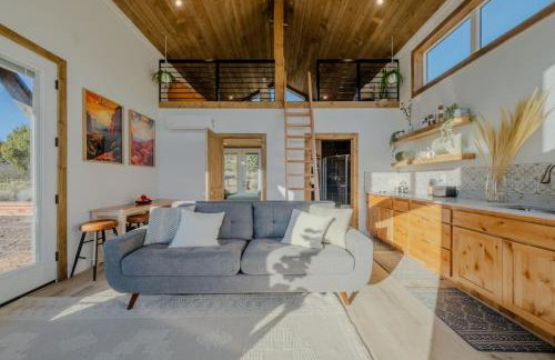 Stargazing Retreat with Hot Tub Deck Hammocks BBQ - Photo 6