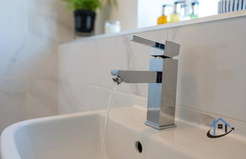 Franklin House 2 bed, king bed, parkingx2, workspace, wi-fi, corporates - Foto 12