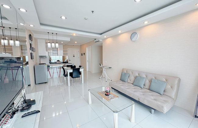 Restful And Simple 2Br At The Via And The Vue Apartment - Photo 1