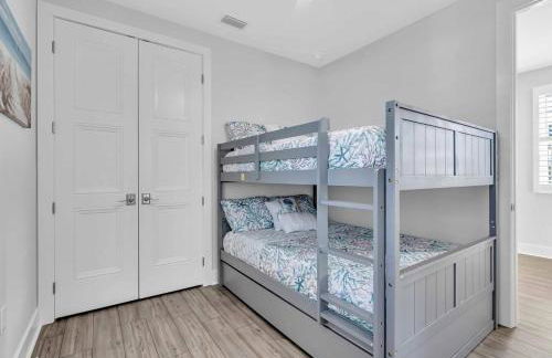 Bayview Pointe - Luxury home with heated pool! Near Anna Maria isle! - Photo 28