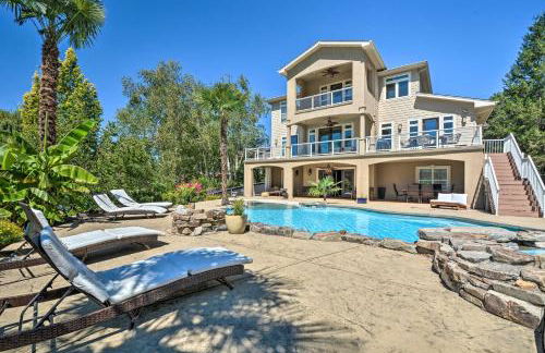 Luxe Getaway with Riverfront Views in Grants Pass! - Foto 1