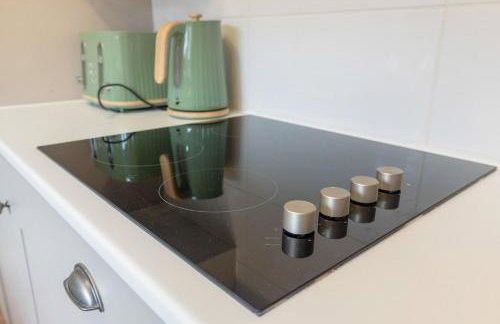 4BR House By Astra Residences Short Lets & Serviced Accommodation Stanley With Free Parking & Instant Booking - Foto 6