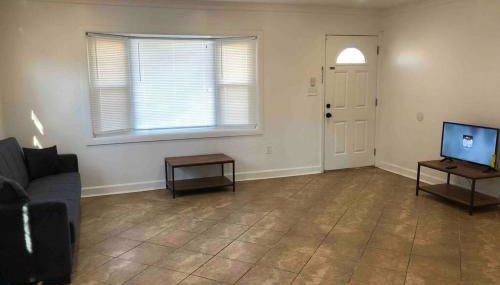 Private 2-bedroom house, free parking, 15-min walk to direct NYC Manhattan train, MetLife Stadium FIFA World Cup 30 minutes away - Foto 3