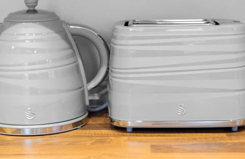 Modern 2 Bed Apartment - 2 Parking Spaces - Sleeps 3 - Netflix 1BS - Foto 19