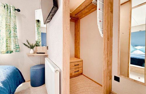 The Retreat - An Luxurious Caravan in Towyn, Wales - Photo 18