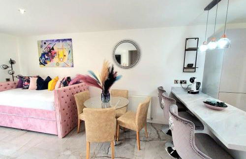 Three Bedrooms House By Sensational Stay Short Lets & Serviced Accommodation With Free Parking & Wi-fi - Foto 4