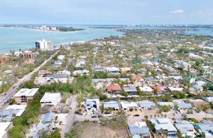 Coastal Charm - Photo 36