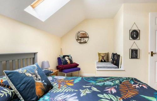 Modern 3 bedroom home *EVcharging* Garden, Parking - Photo 4