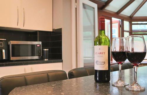 Heathrow Modern House with Parking & Fast WiFi - Foto 59