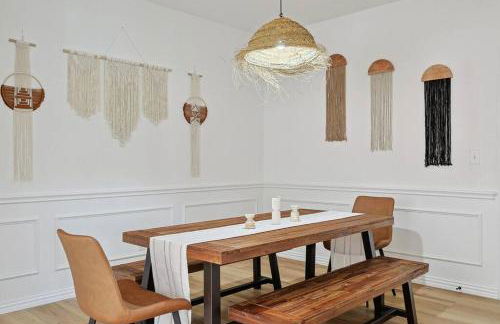 Wellness Oasis 5BR W Pool + Huge Yard + Fire Pit - Foto 46