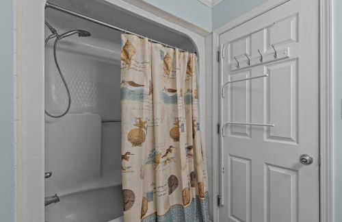 Colorful Emerald Isle Home Just Steps to Beach! - Foto 11