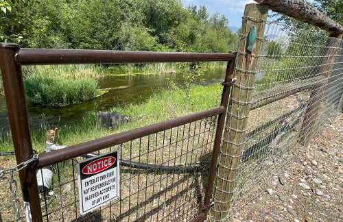 Cozy Cottage off Salmon River Tributary, in Town - Foto 18
