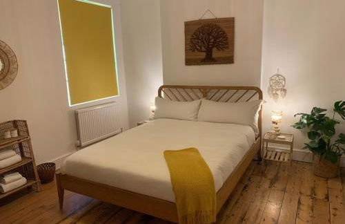 Homely flat just off Leigh Broadway - Foto 19