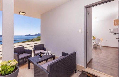 Apartmani D & J with Heated Pool & Stunning Sea View - Photo 53