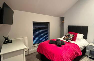 WESTREACH Filey - a 4 Bedroom, all en-suite sleep 8 Townhouse - Photo 18