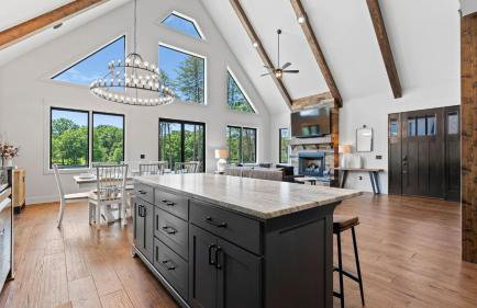 Gray Fox Lodge by Avantstay Waterslide Pool, Theater Sleeps 21 - Foto 54