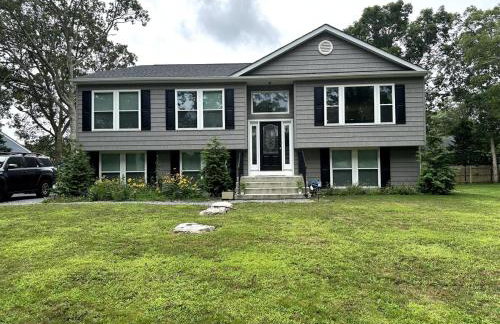 Hamptons Beach House, 5-minute walk to Bay Beach - Foto 1