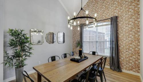 Stylish Spacious Convenient - 6-BD 2 5-BA + Pool - Foto 4