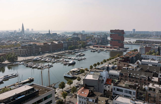 Modern Antwerp Apartment With City Views 2 Bedrooms - Photo 4