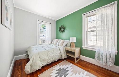 Well-Lit Bedroom near Transit and Charles River - Foto 10