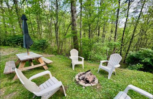Cozy Cabin with HOTTUB in the GREAT SMOKY MOUNTAINS - Photo 12