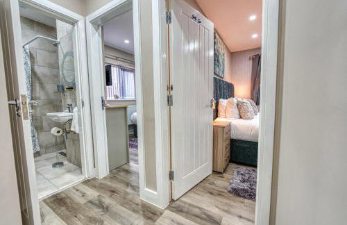 Stylish House - B'ham Airport and NEC, JLR Solihull, Business & Leisure Stays - Aspen House - Photo 6