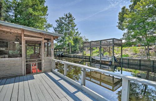 Peaceful Satsuma Escape with Dunns Creek Access - Foto 1