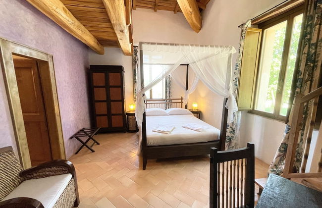 Spoleto Tranquilita Sleeps 20 With Wifi Pool Yoga Studio Gardens and Views - Photo 17