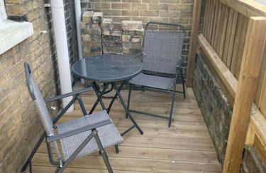 Stylish 1 Bedroom Flat in Heart of Cowes - Photo 6