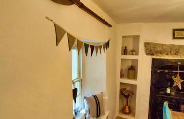 Knocker Cottage is a 3 bedroom made up of 1 double bedroom and 2 small double bedrooms in small village 10 min to beaches - Foto 29