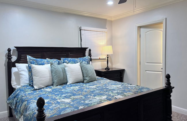 Incredible Estate 5 Bedrooms 3 Bathroom W/resort Style Rock Pool & Jacuzzi - Photo 10