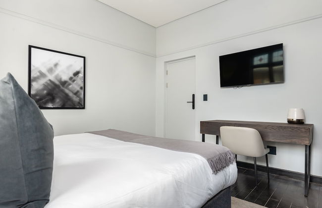 One Calais Luxury Apartments - Photo 20