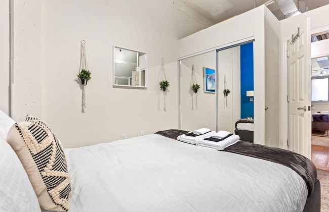 City Center Apartment, Walk Everywhere, Wifi - Photo 5