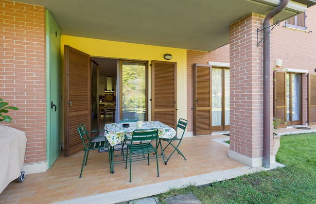 Cozy Apartment With Large Garden - Photo 16