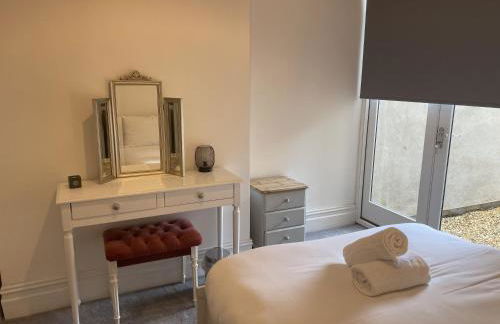 Restful Harbourside Apartment with Garden - Foto 22