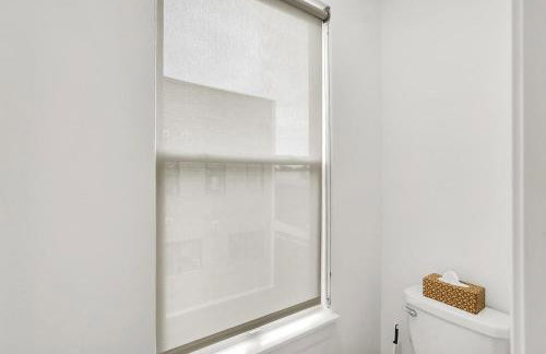 Luxury Townhouse with Fireplace Rooftop Deck Close to Downtown-Family Friendly - Foto 38