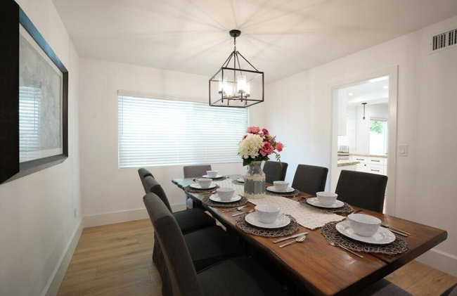 Coming Mid-April 2023! Beautifully upgraded two-story home with backyard oasis - Foto 54