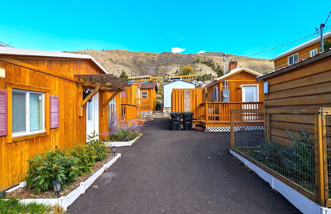 Yellowstone's Treasure Cabins - Photo 1