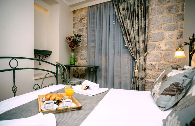 D & Sons Apartments - Photo 2