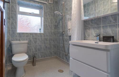 Luxury ground floor modern flat close to city with free parking - Photo 10