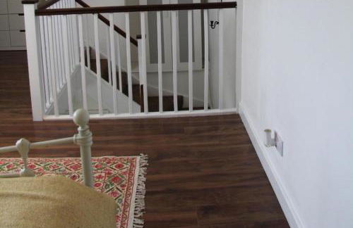 Woodlands Cozy Cottage in Gerrards Cross Sleeps 2 - Photo 10