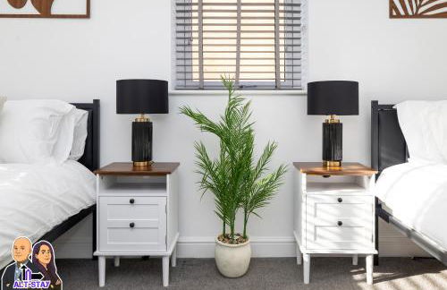 Elizabeth by Alt-Stay - 2 Bed En-Suite House - Parking, WiFi & King Bed - Contractors & Relocations - Weekly & Monthly Rates - Foto 11