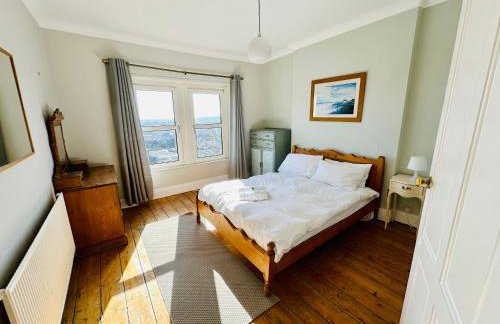 Penthouse Apartment with Impressive Views Sleeps 2 to 8 - Foto 10